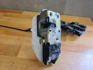 Foto de CERRADURA PUERTA DELANTERA IZQUIERDA RENAULT MEGANE II BERLINA 5P referencia 8200028463 foto 4