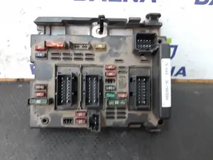 Foto de CAJA RELES / FUSIBLES PEUGEOT 206 referencia 9650664180