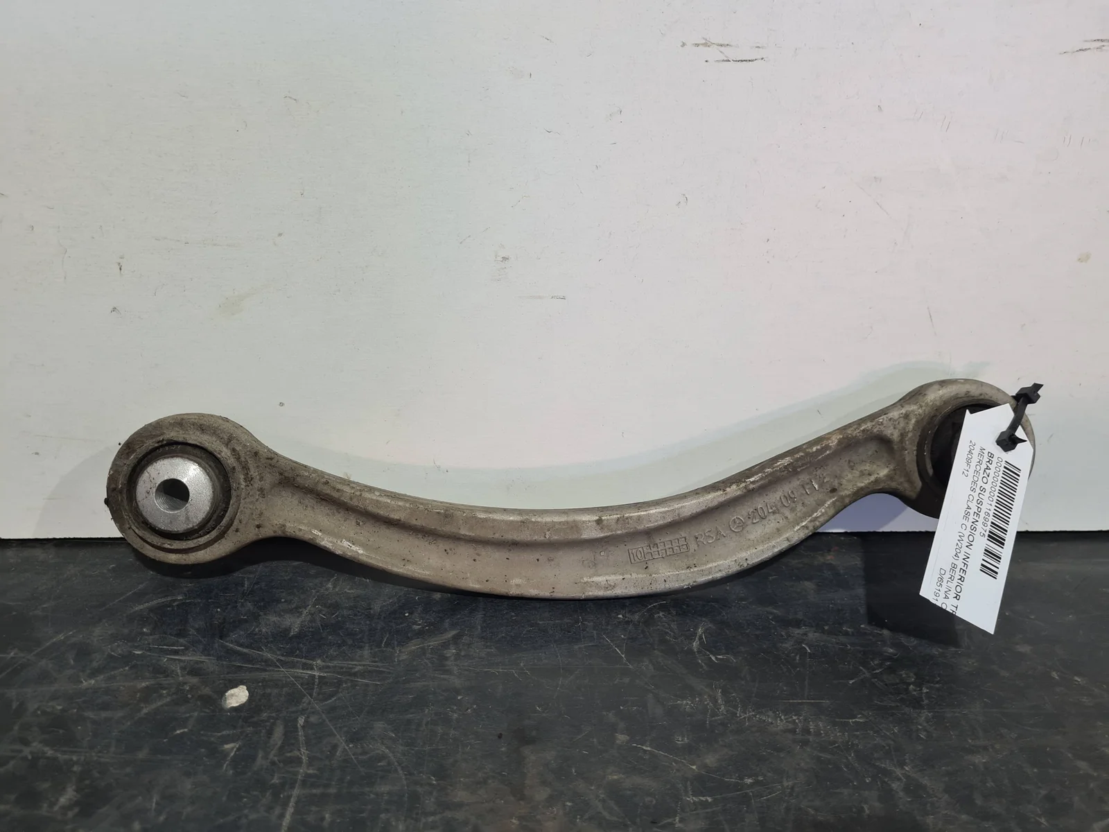 Foto de BRAZO SUSPENSION INFERIOR TRASERO DERECHO MERCEDES-BENZ CLASE C (BM 204) BERLINA referencia 20409F12