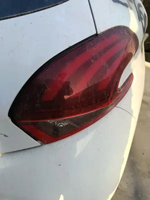 Foto de PILOTO TRASERO DERECHO PEUGEOT 208