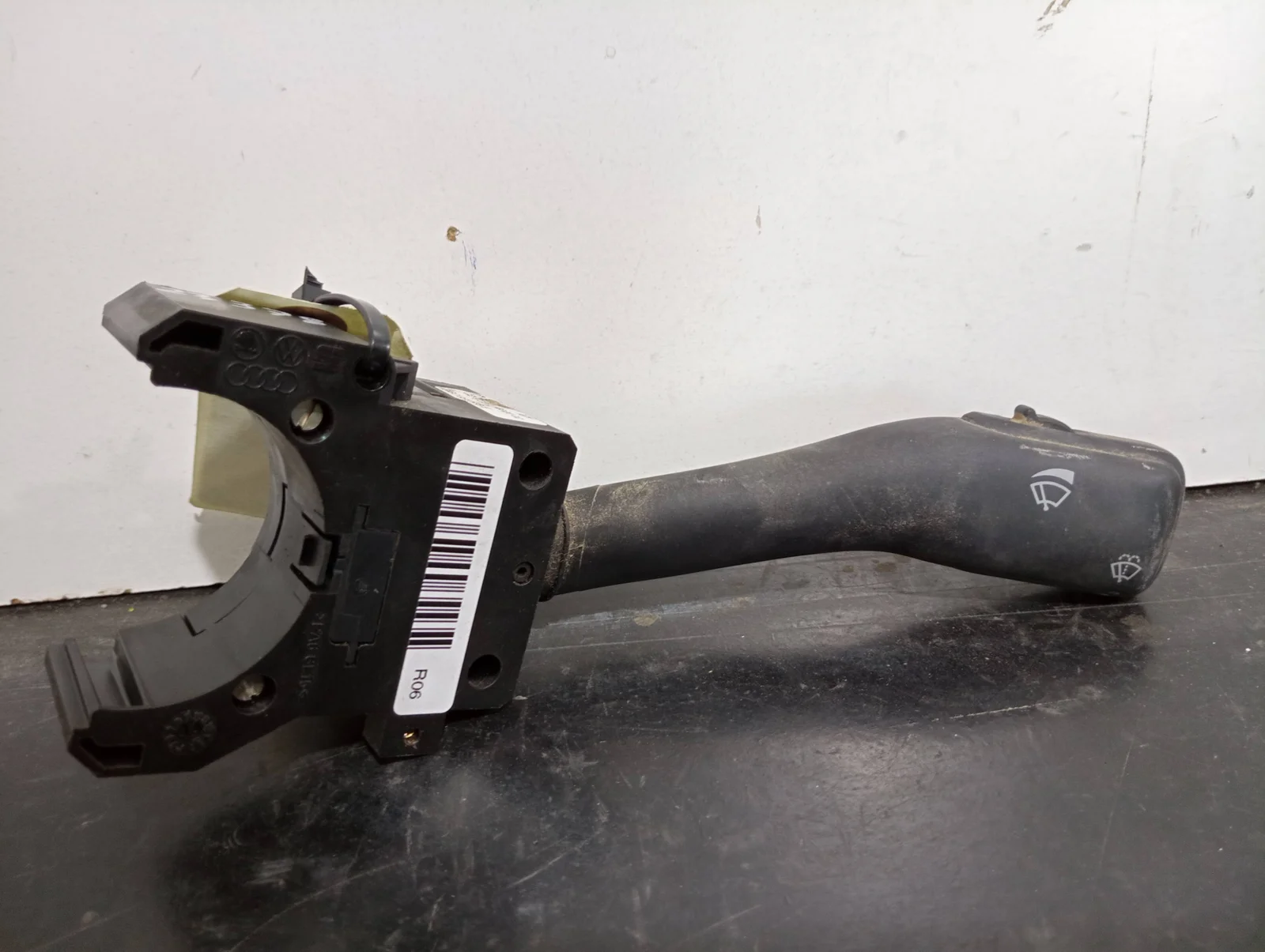 Foto de MANDO LIMPIA VOLKSWAGEN BORA BERLINA (1J2)(1998) referencia 4B0953503E