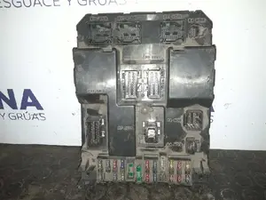 Foto de CAJA RELES / FUSIBLES SIN MARCA SIN MODELO referencia 9650217280