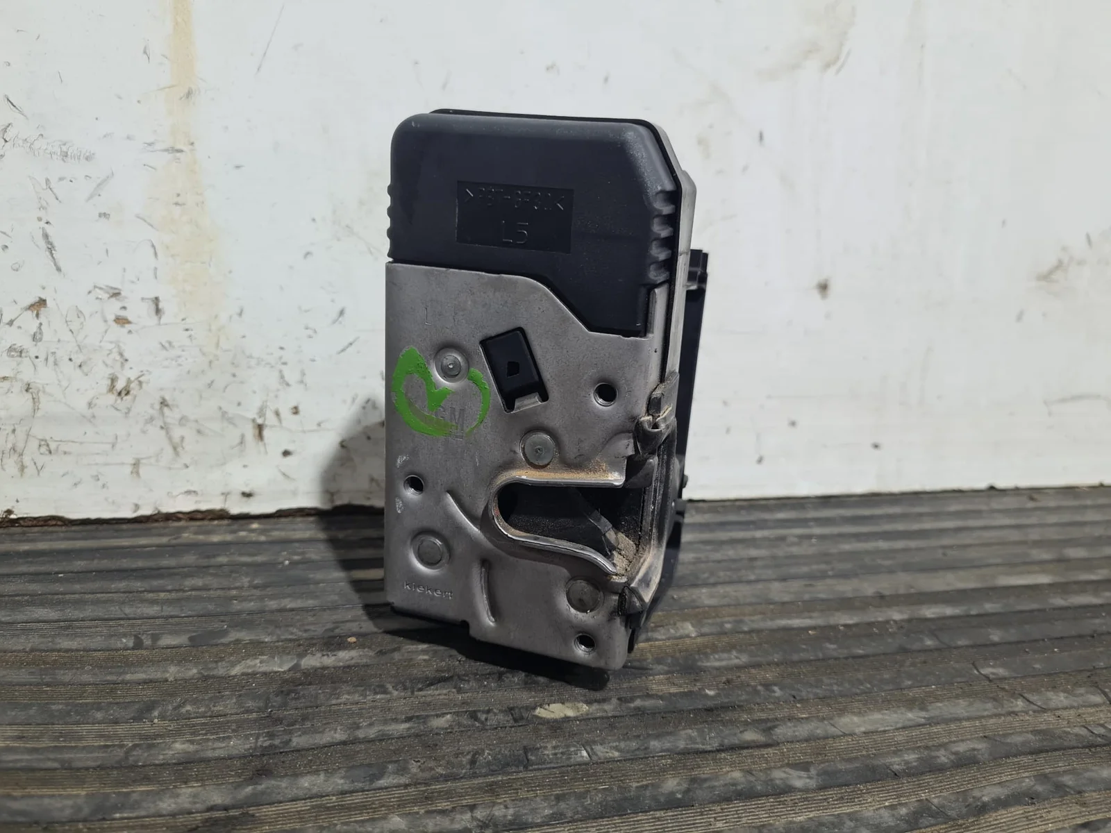Foto de CERRADURA PUERTA TRASERA IZQUIERDA RENAULT TRAFIC II FURGÓN referencia 8200282323