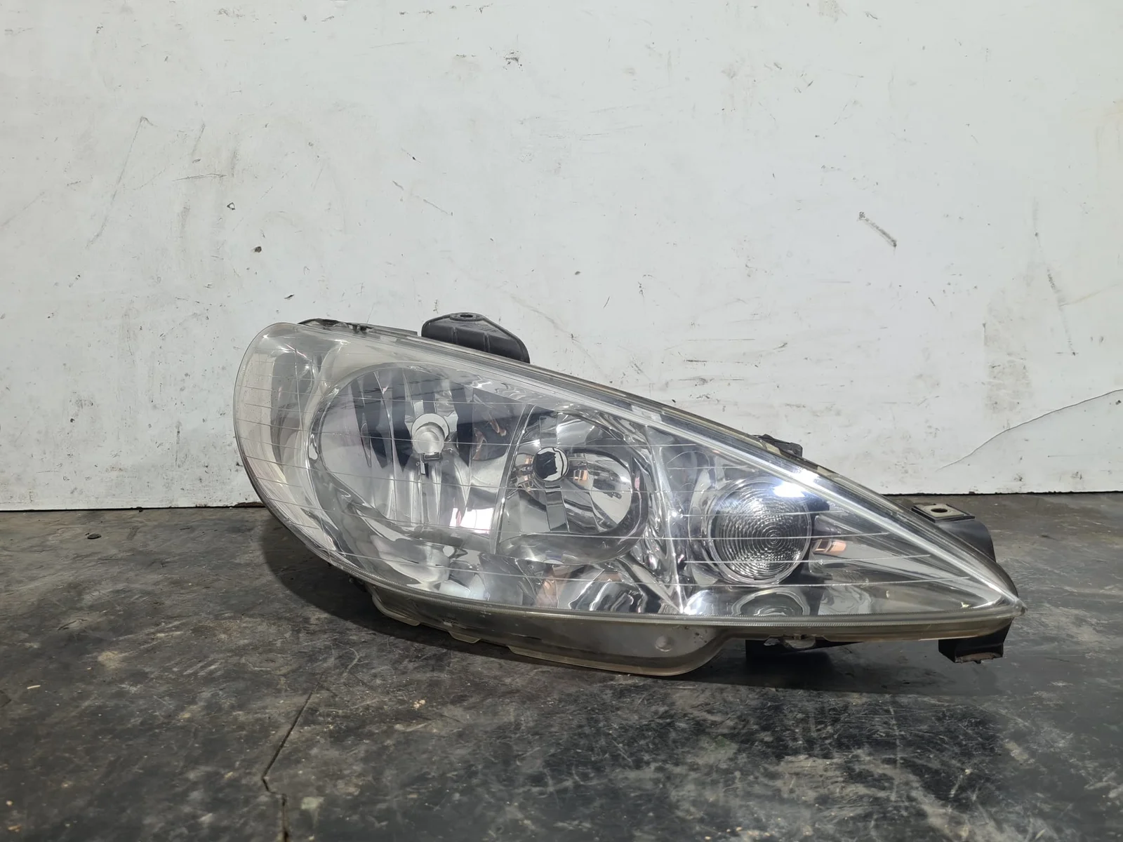 Foto de FARO DERECHO PEUGEOT 206 referencia 9628666780