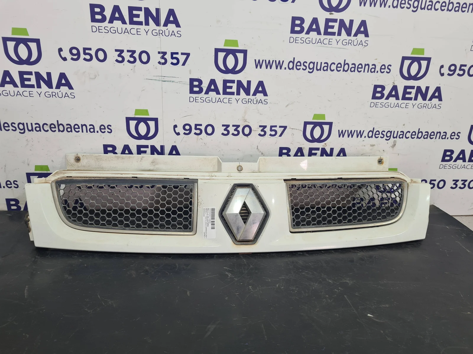 Foto de REJILLA DELANTERA RENAULT TRAFIC II FURGÓN referencia 8200204450