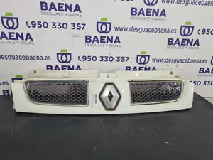 Foto de REJILLA DELANTERA RENAULT TRAFIC II FURGÓN referencia 8200204450