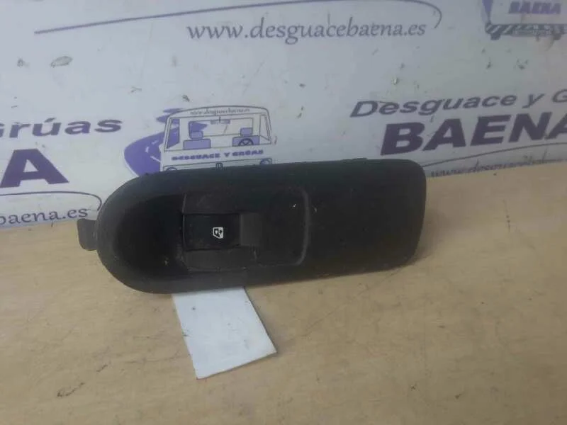 Foto de MANDO ELEVALUNAS DELANTERO DERECHO RENAULT SCENIC II (JM) referencia 156013740