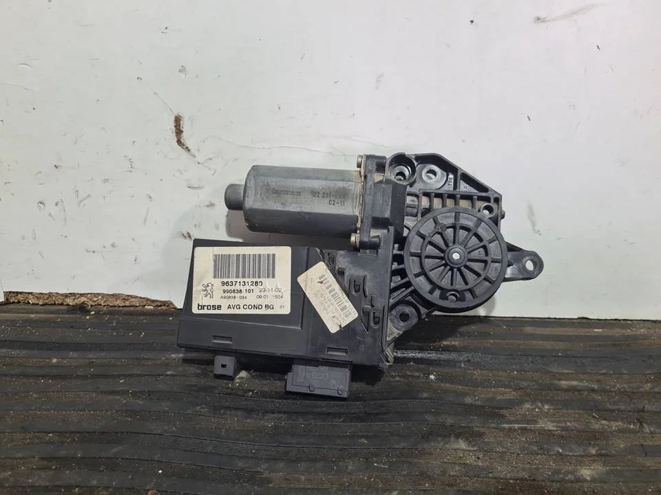Foto de MOTOR ELEVALUNAS DELANTERO IZQUIERDO PEUGEOT 307 (S1)(04.2001) referencia 9637131280