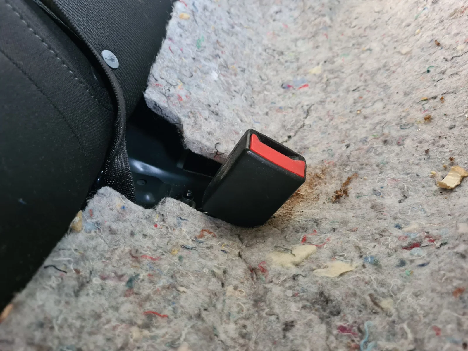 Foto de ENGANCHE CINTURON TRASERO IZQUIERDO OPEL INSIGNIA BERLINA