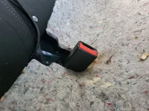 Foto de ENGANCHE CINTURON TRASERO IZQUIERDO OPEL INSIGNIA BERLINA