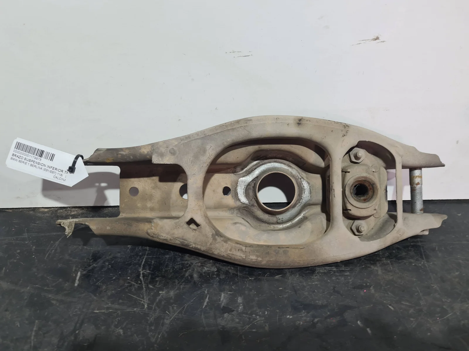 Foto de BRAZO SUSPENSION INFERIOR TRASERO DERECHO BMW SERIE 1 BERLINA (E81/E87)