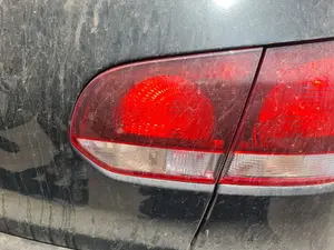 Foto de PILOTO TRASERO DERECHO INTERIOR VOLKSWAGEN GOLF VI (5K1)(10.2008)