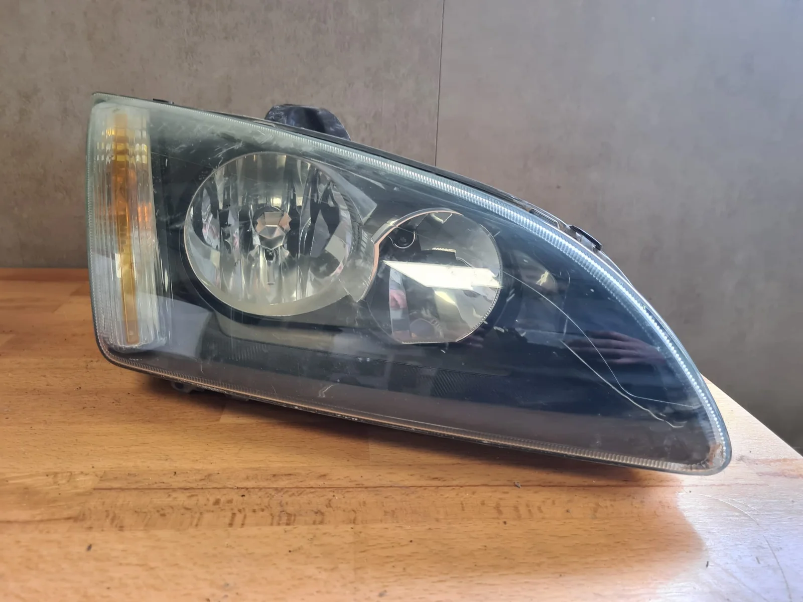 Foto de FARO DERECHO FORD FOCUS BERLINA (CAP) referencia 4M5H3K060AA