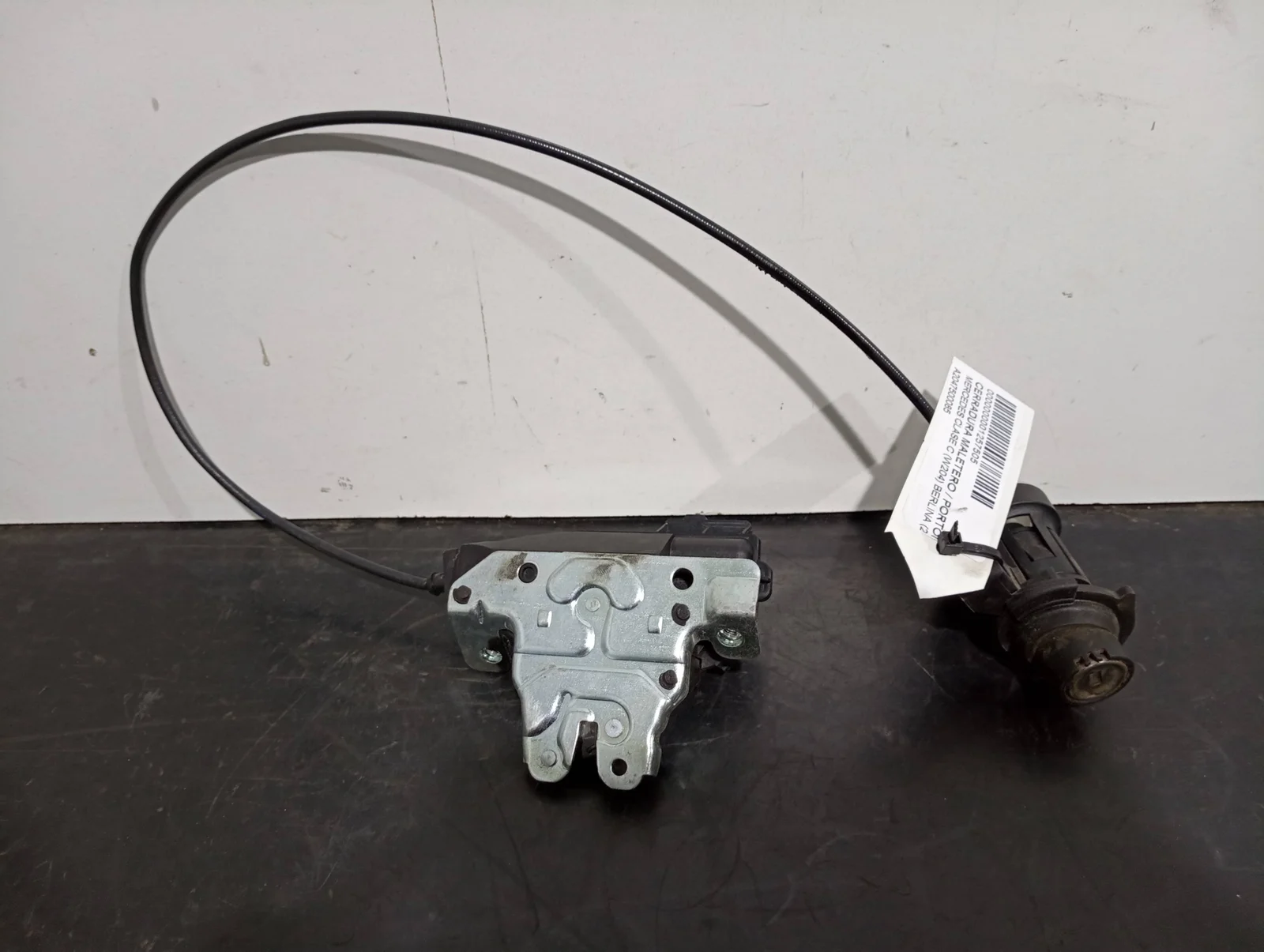 Foto de CERRADURA MALETERO / PORTON SIN MARCA SIN MODELO referencia A2047500085