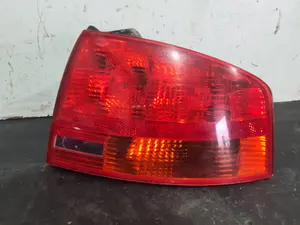 Foto de PILOTO TRASERO DERECHO AUDI A4 BERLINA (8E) referencia R965084 foto 1