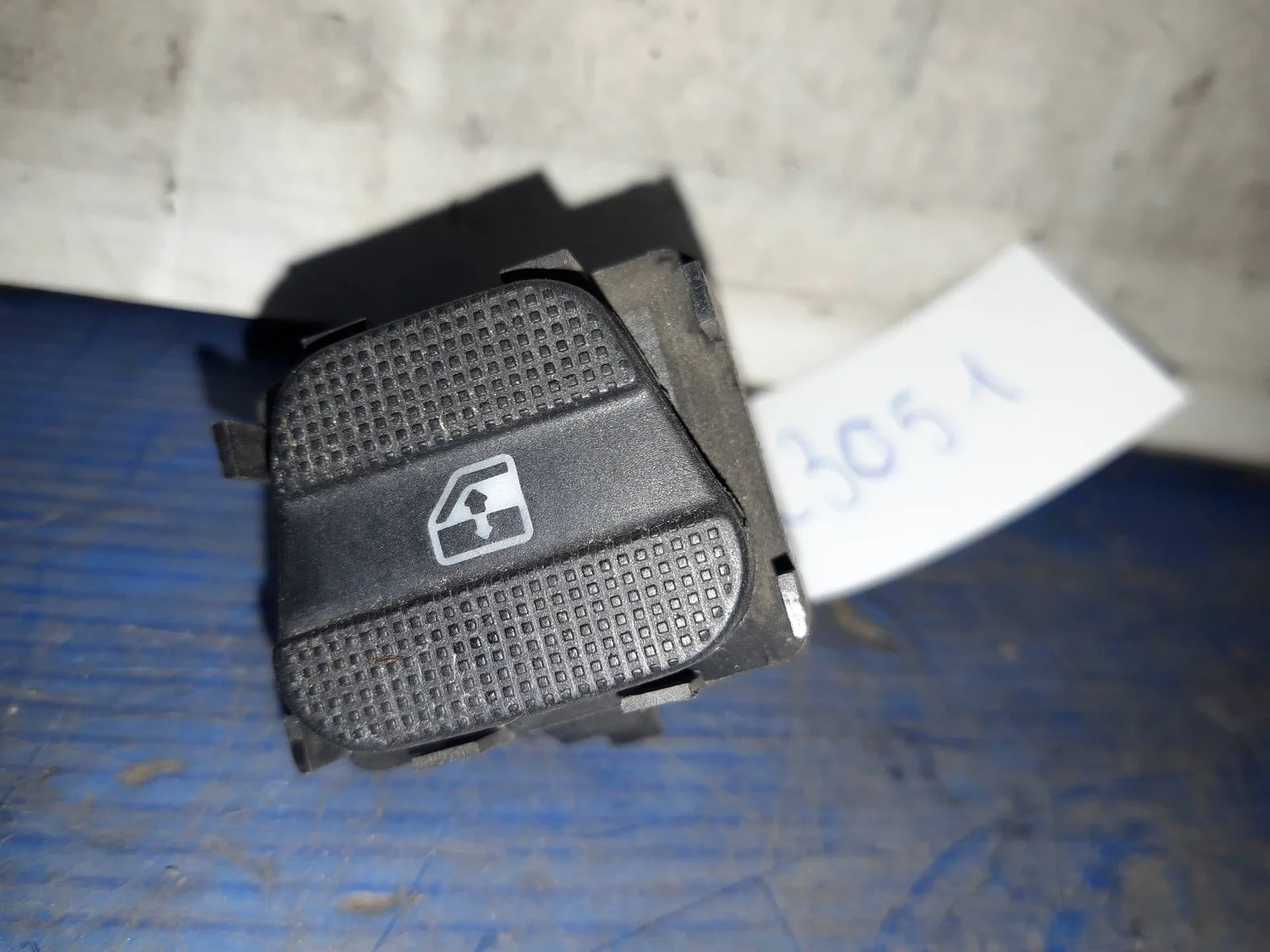 Foto de MANDO ELEVALUNAS DELANTERO DERECHO VOLKSWAGEN GOLF III (1H1)(11.1991) referencia 5 PINES