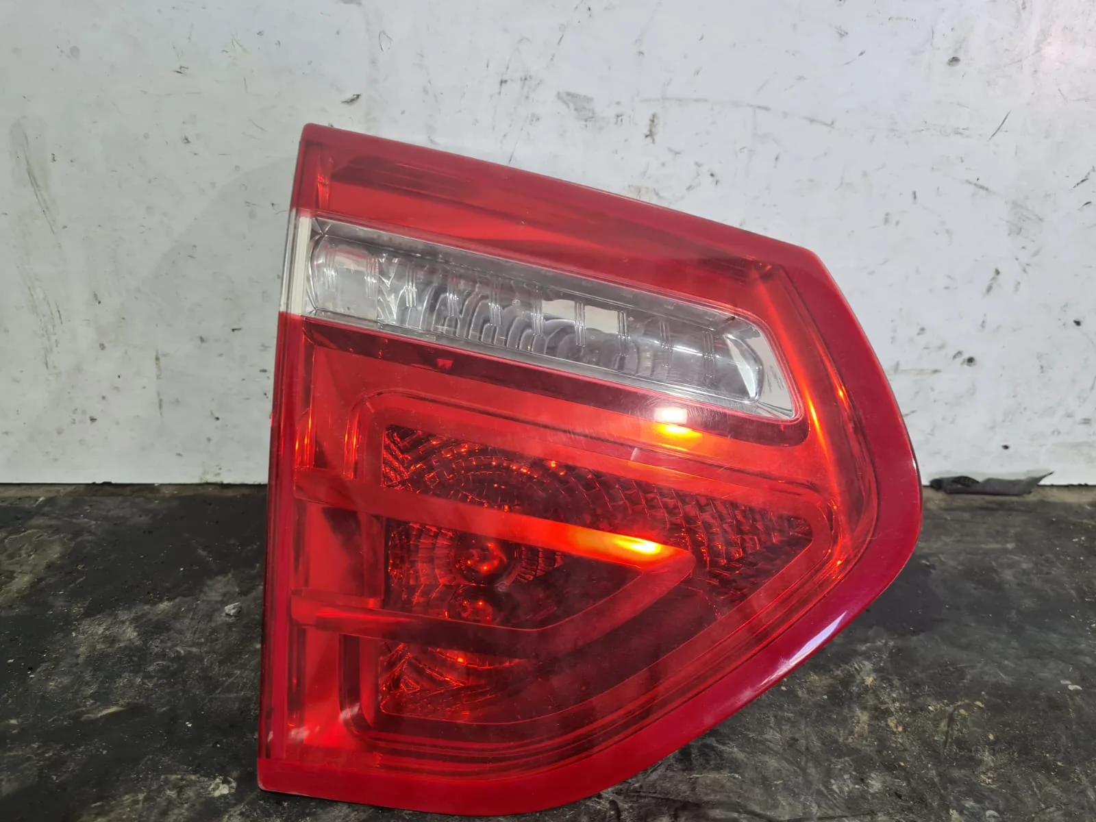 Foto de PILOTO TRASERO IZQUIERDO INTERIOR CITROEN C4 PICASSO referencia 9635347777