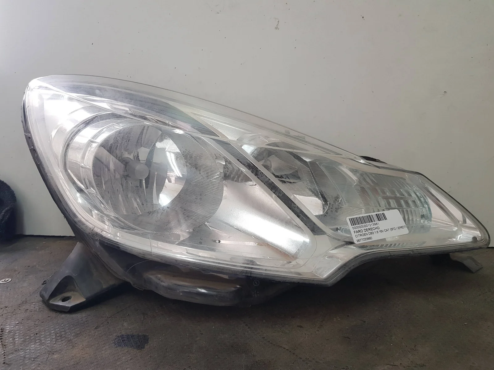 Foto de FARO DERECHO SIN MARCA SIN MODELO referencia 9677033880
