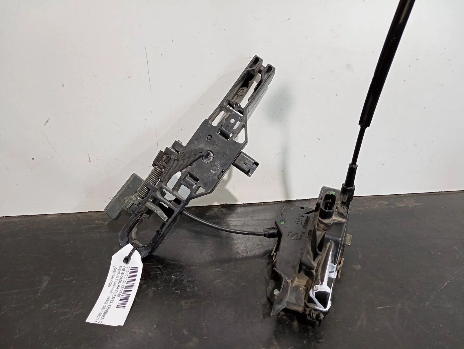 Foto de CERRADURA PUERTA TRASERA IZQUIERDA SIN MARCA SIN MODELO referencia 000661ACC064