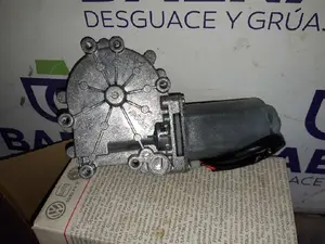 Foto de MOTOR ELEVALUNAS DELANTERO DERECHO SIN MARCA SIN MODELO referencia 6K3959802E foto 2