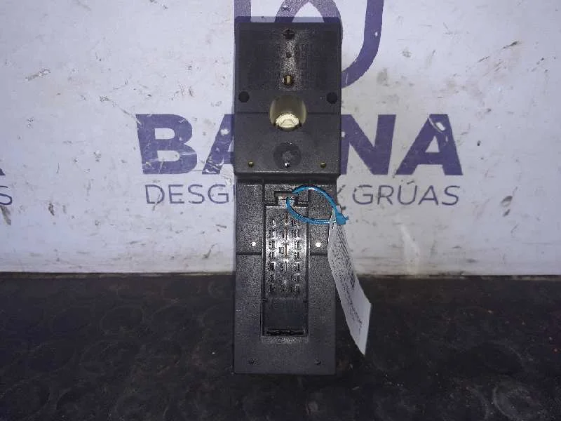 Foto de MANDO ELEVALUNAS DELANTERO IZQUIERDO SIN MARCA SIN MODELO referencia 4814356