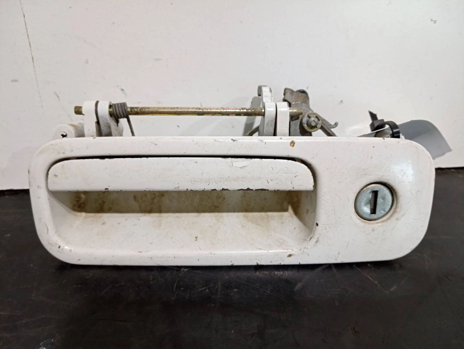 Foto de MANETA EXTERIOR PORTON SIN MARCA SIN MODELO referencia 6N0827565A