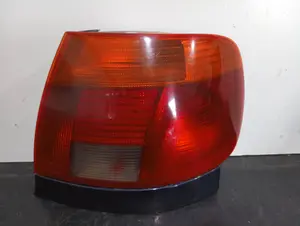 Foto de PILOTO TRASERO DERECHO AUDI A4 AVANT (B5) referencia 8D0945096 foto 1