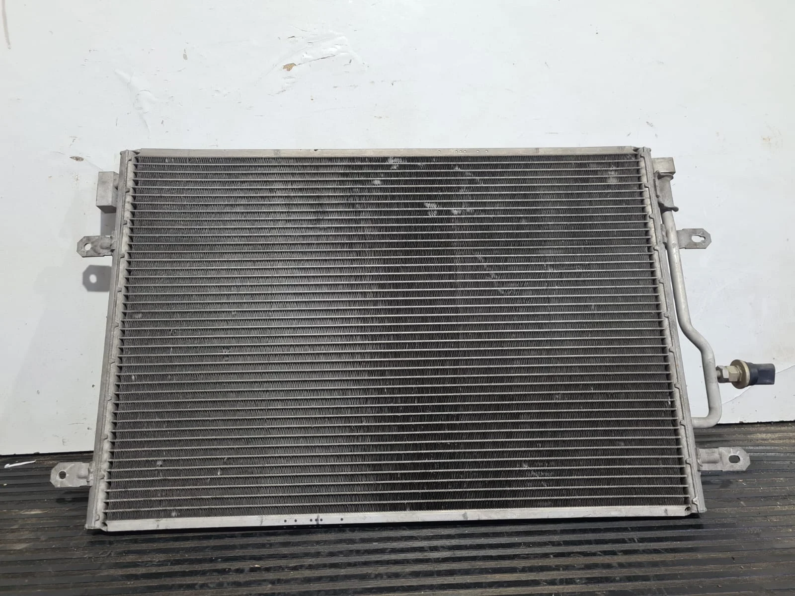 Foto de RADIADOR CALEFACCION / AIRE ACONDICIONADO AUDI A4 BERLINA (8E) referencia 8E0260401D