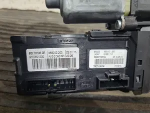 Foto de MOTOR ELEVALUNAS DELANTERO IZQUIERDO RENAULT SCENIC III (JZ) referencia 968431100 foto 4