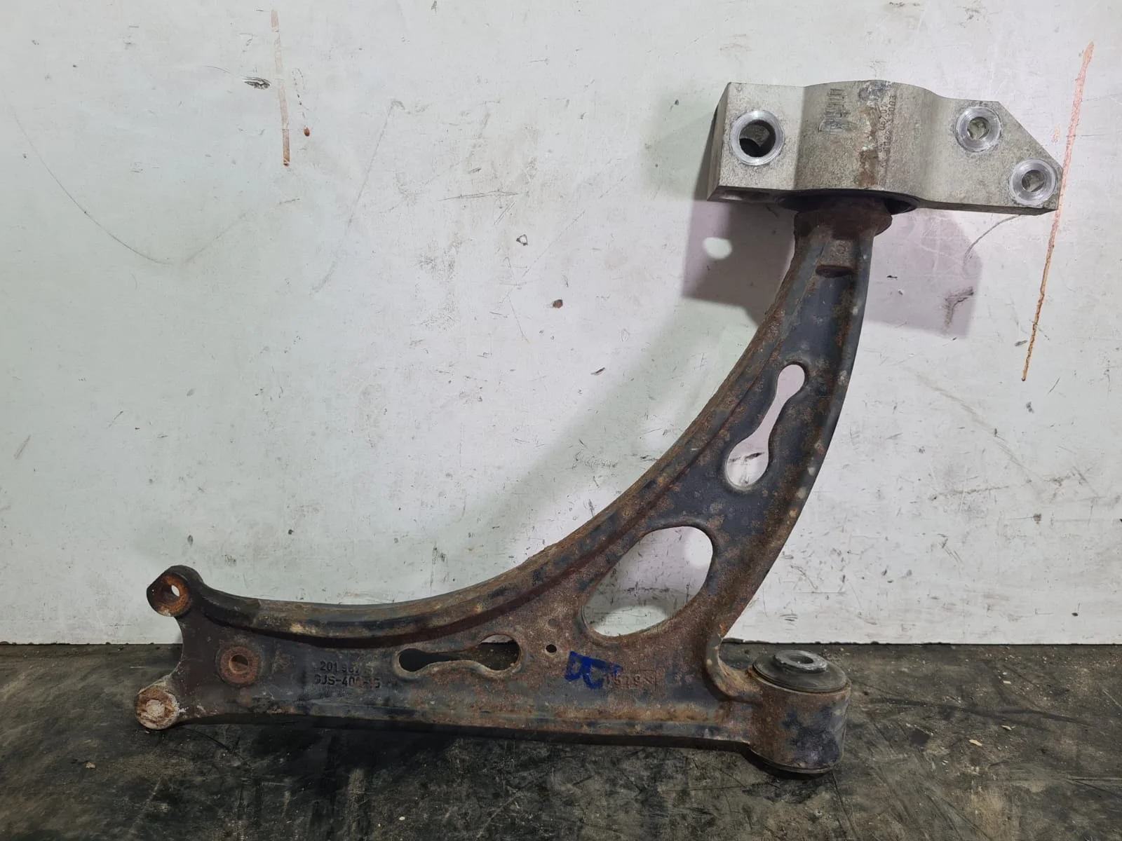 Foto de BRAZO SUSPENSION INFERIOR DELANTERO IZQUIERDO VOLKSWAGEN TOURAN (1T2) referencia 1K0407153G