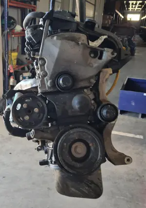Foto de MOTOR COMPLETO DACIA SANDERO referencia G/D4F F7 foto 4