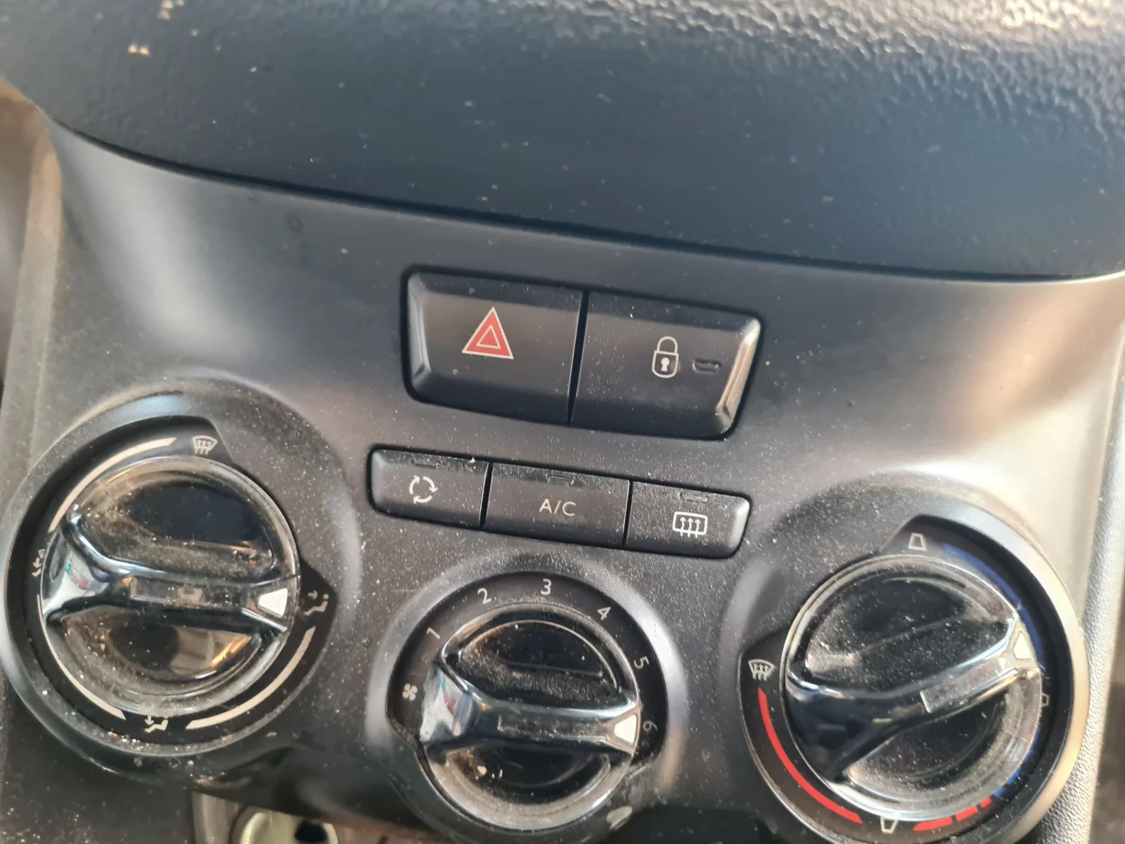 Foto de WARNING PEUGEOT 208