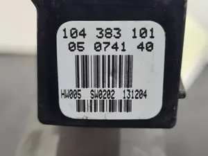 Foto de MOTOR ELEVALUNAS DELANTERO DERECHO SIN MARCA SIN MODELO referencia 104383101 foto 2