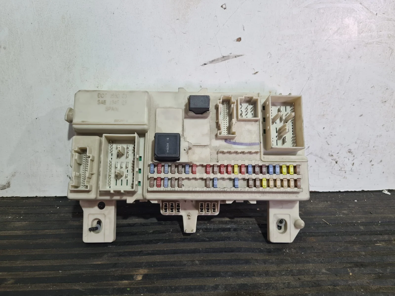 Foto de CAJA RELES / FUSIBLES VOLVO S40 BERLINA referencia 30765015