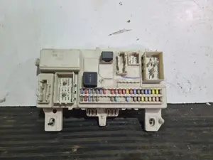 Foto de CAJA RELES / FUSIBLES VOLVO S40 BERLINA referencia 30765015