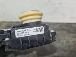 Foto de ELEVALUNAS DELANTERO IZQUIERDO TOYOTA YARIS (P13) referencia 857020F010 foto 4