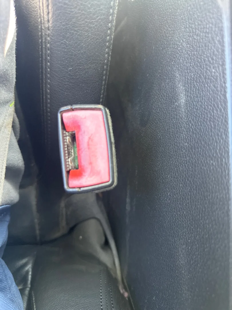 Foto de ENGANCHE CINTURON DELANTERO IZQUIERDO VOLKSWAGEN GOLF VI (5K1)(10.2008)