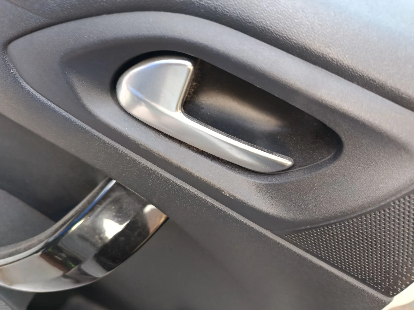 Foto de MANETA INTERIOR TRASERA IZQUIERDA PEUGEOT 208