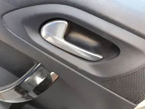 Foto de MANETA INTERIOR TRASERA IZQUIERDA PEUGEOT 208