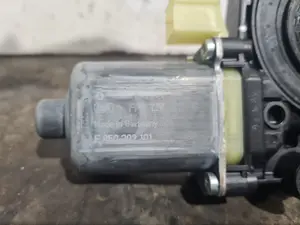 Foto de MOTOR ELEVALUNAS DELANTERO IZQUIERDO VOLKSWAGEN SIN MODELO referencia 5Q0959801C foto 4