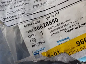 Foto de MANDO ELEVALUNAS TRASERO DERECHO SIN MARCA SIN MODELO referencia 96628550 foto 2