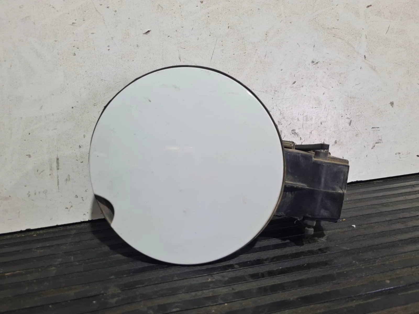 Foto de TAPA EXTERIOR COMBUSTIBLE RENAULT CLIO IV referencia 301680