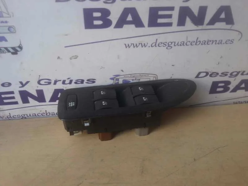 Foto de MANDO ELEVALUNAS DELANTERO IZQUIERDO SIN MARCA SIN MODELO referencia 8200015088