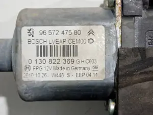 Foto de MOTOR ELEVALUNAS DELANTERO DERECHO PEUGEOT 308 referencia 9657247580 foto 2