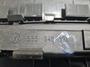 Foto de PILOTO TRASERO CENTRAL VOLKSWAGEN PASSAT (321/323/327/331) referencia 3B5945121 foto 2