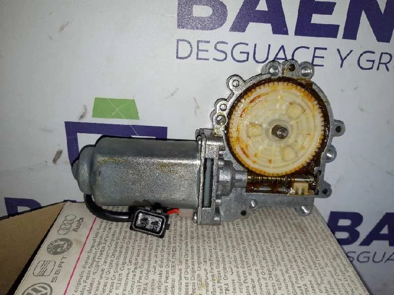 Foto de MOTOR ELEVALUNAS DELANTERO DERECHO SIN MARCA SIN MODELO referencia 6K3959802E
