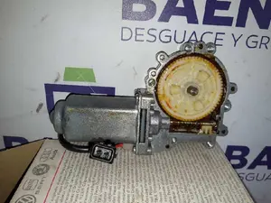 Foto de MOTOR ELEVALUNAS DELANTERO DERECHO SIN MARCA SIN MODELO referencia 6K3959802E