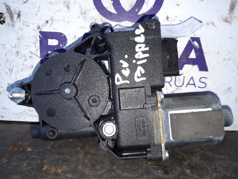 Foto de MOTOR ELEVALUNAS DELANTERO DERECHO SIN MARCA SIN MODELO
