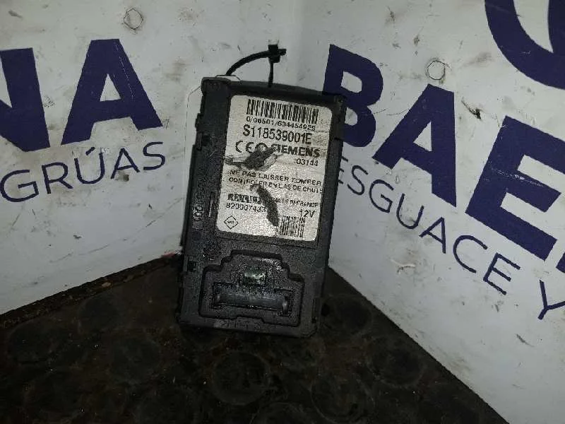 Foto de CONMUTADOR DE ARRANQUE RENAULT MEGANE II BERLINA 3P referencia 820007433