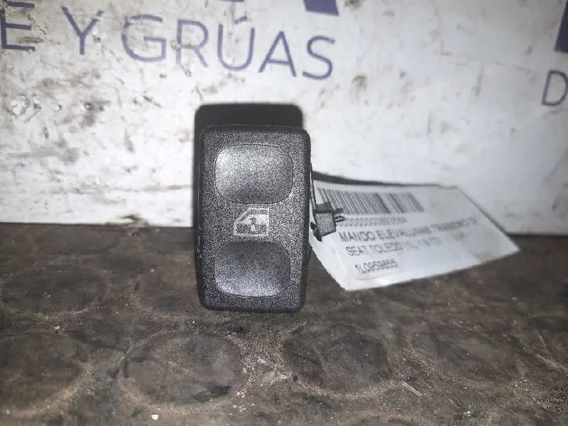 Foto de MANDO ELEVALUNAS TRASERO DERECHO SIN MARCA SIN MODELO referencia 1L0959855